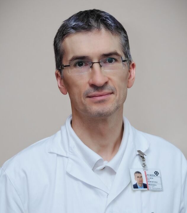 Doctor orthopedic doctor Marek Novotny
